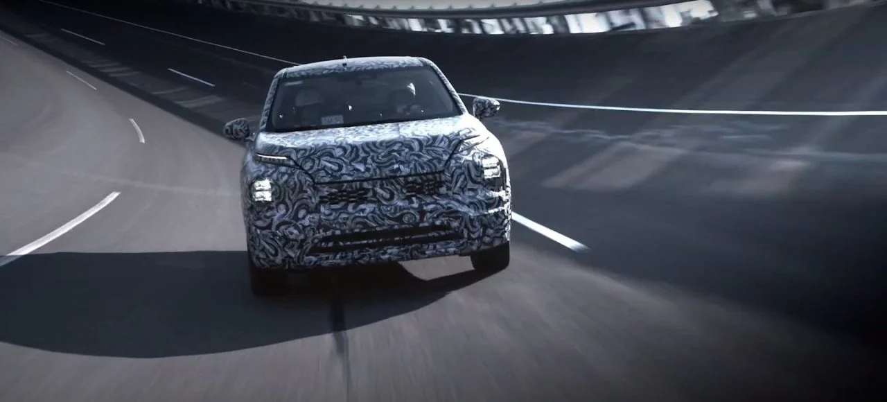 Mitsubishi Outlander Teaser 2021