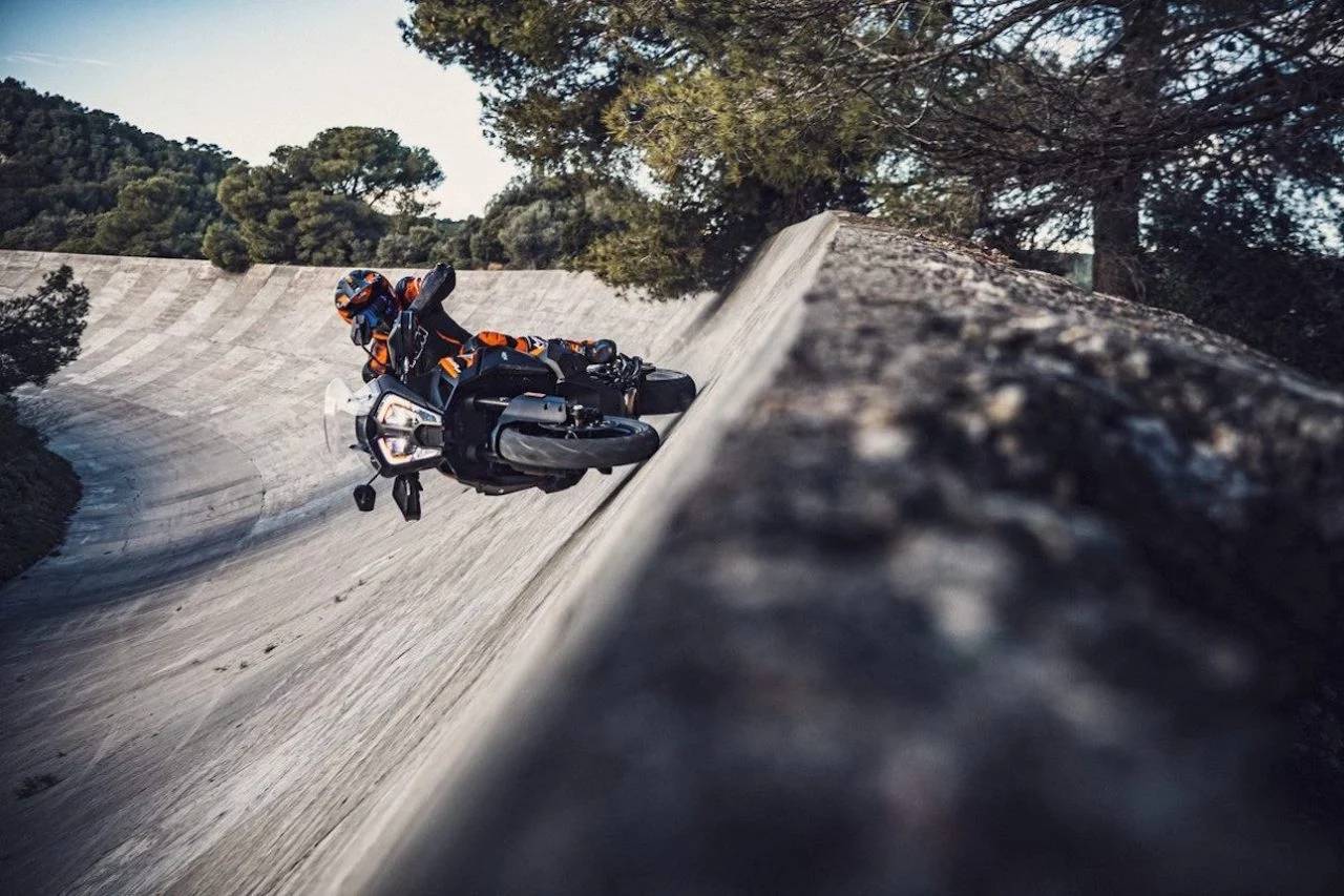 Moto Ktm 1290 Super Adventure S 2021 2