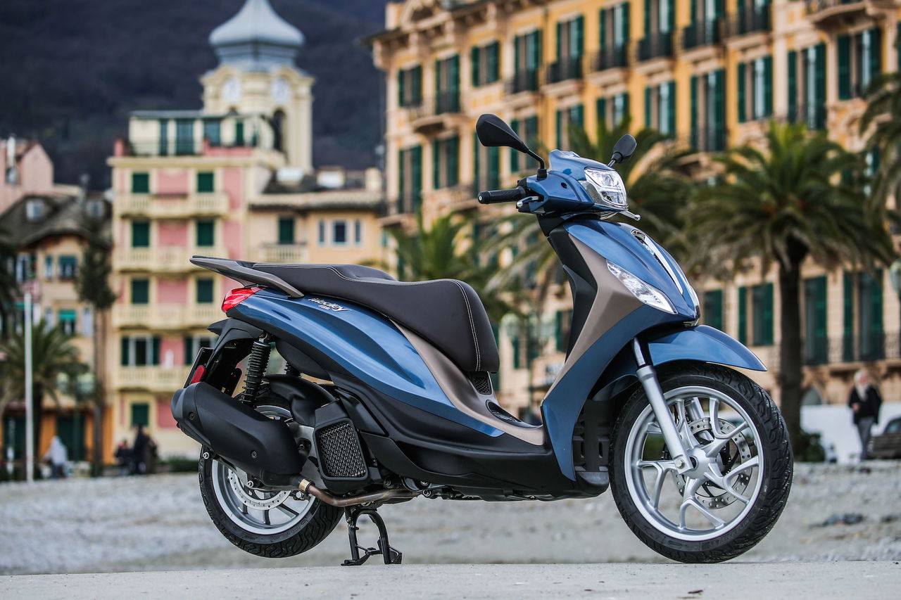 Moto Scooter Piaggio Medley 125 12