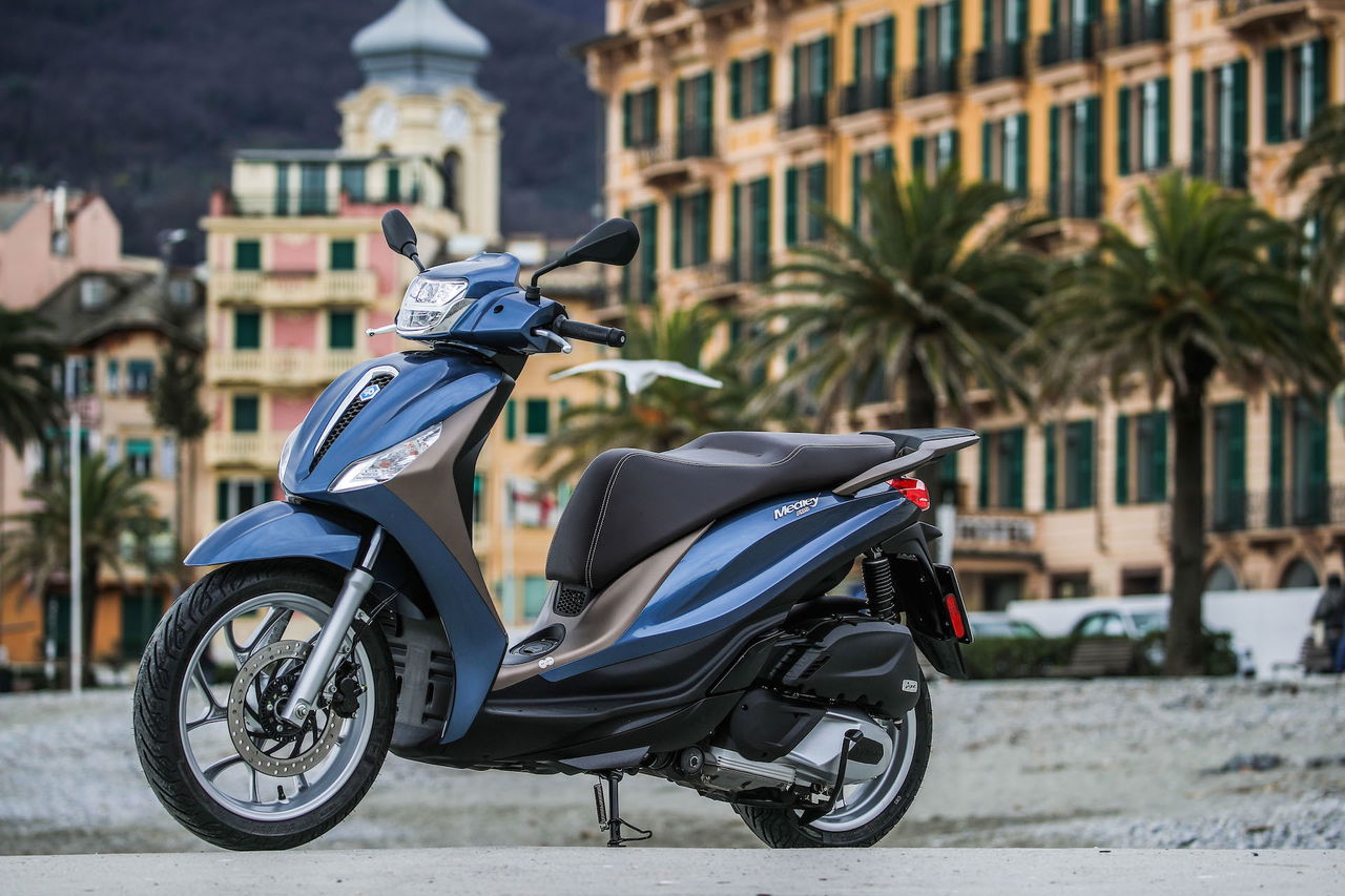 Moto Scooter Piaggio Medley 125 16