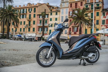 Moto Scooter Piaggio Medley 125 2