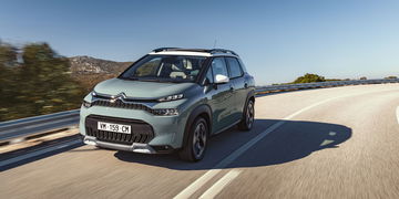 Vista detallada del tablero del Citroën C3 Aircross, enfocando ergonomía y diseño.