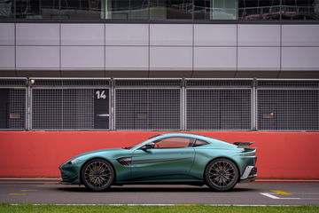 Aston Martin Vantage F1 Edition 8