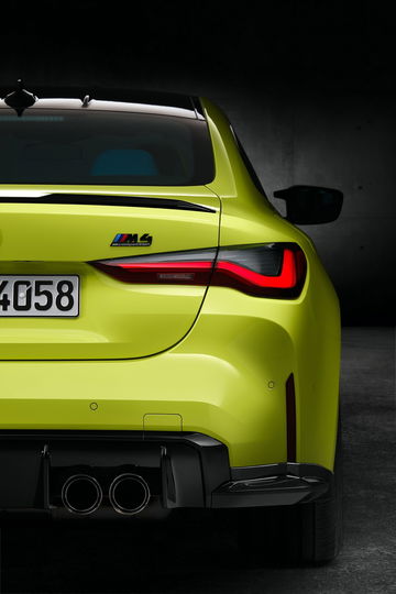 Bmw M4 Competition Coupe Amarillo Trasera 02