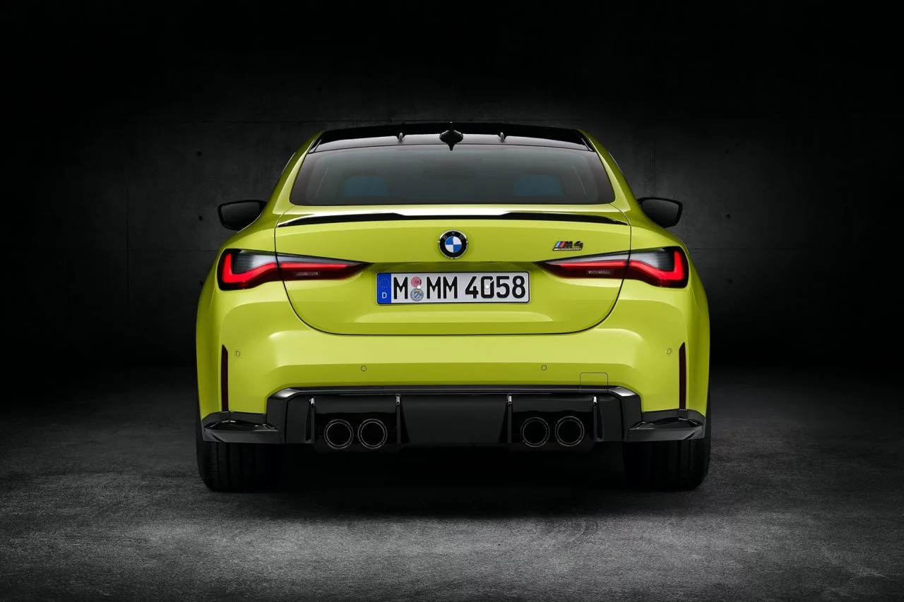 Bmw M4 Competition Coupe Amarillo Trasera