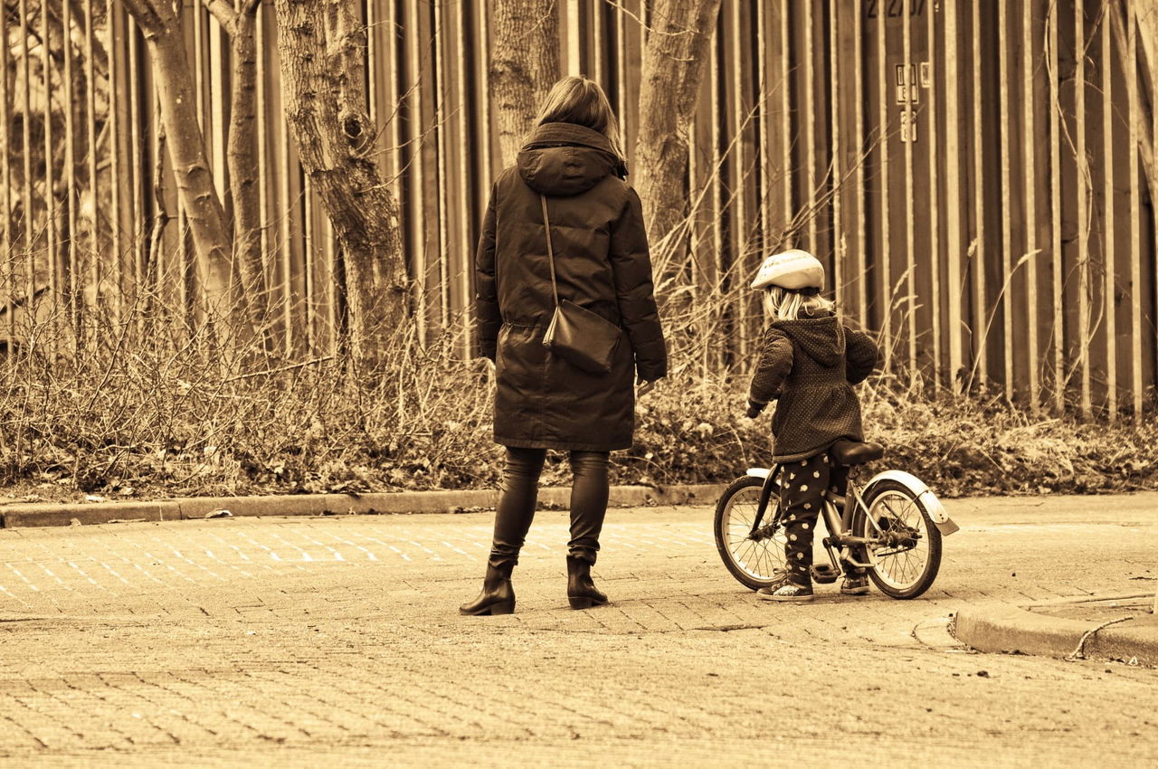 Dgt Carnet Bicicleta 10 Anos 03 Nino Madre