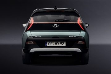 Vista trasera del Hyundai Bayon destacando su diseño de iluminación