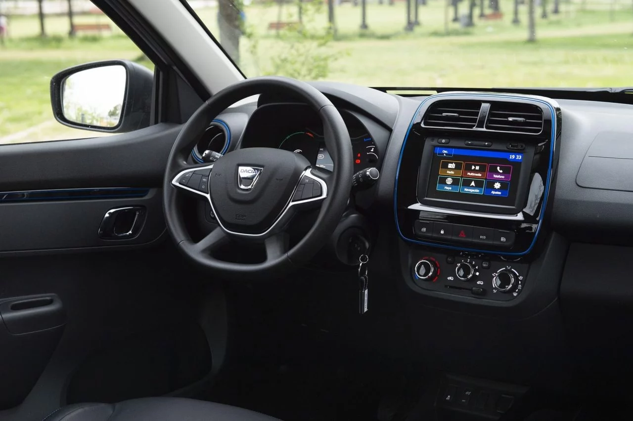 Dacia Spring 2021 0421 Interior Multimedia Volante 075