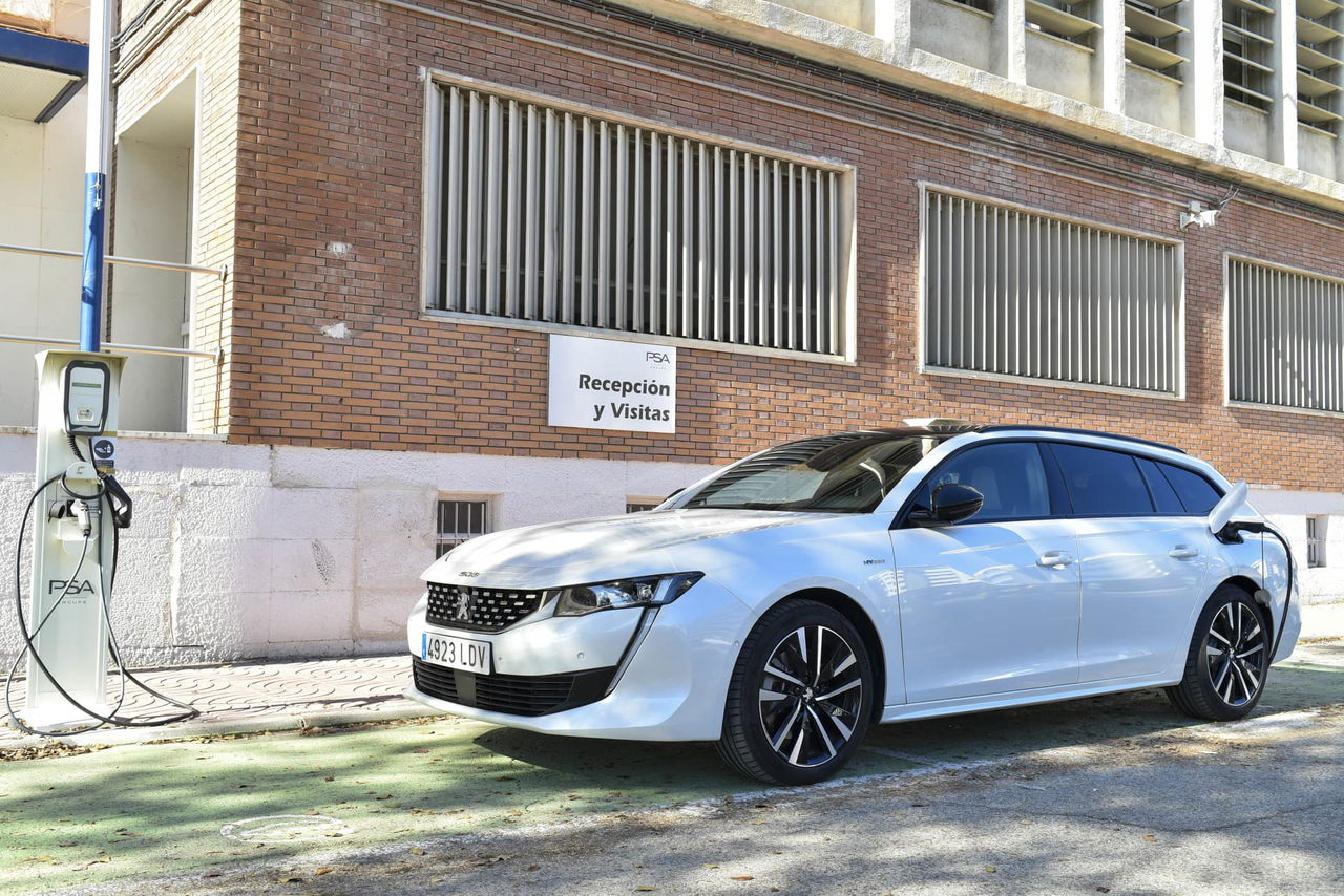 Guia Consejos Compra Coche Phev Peugeot 508 Carga 01