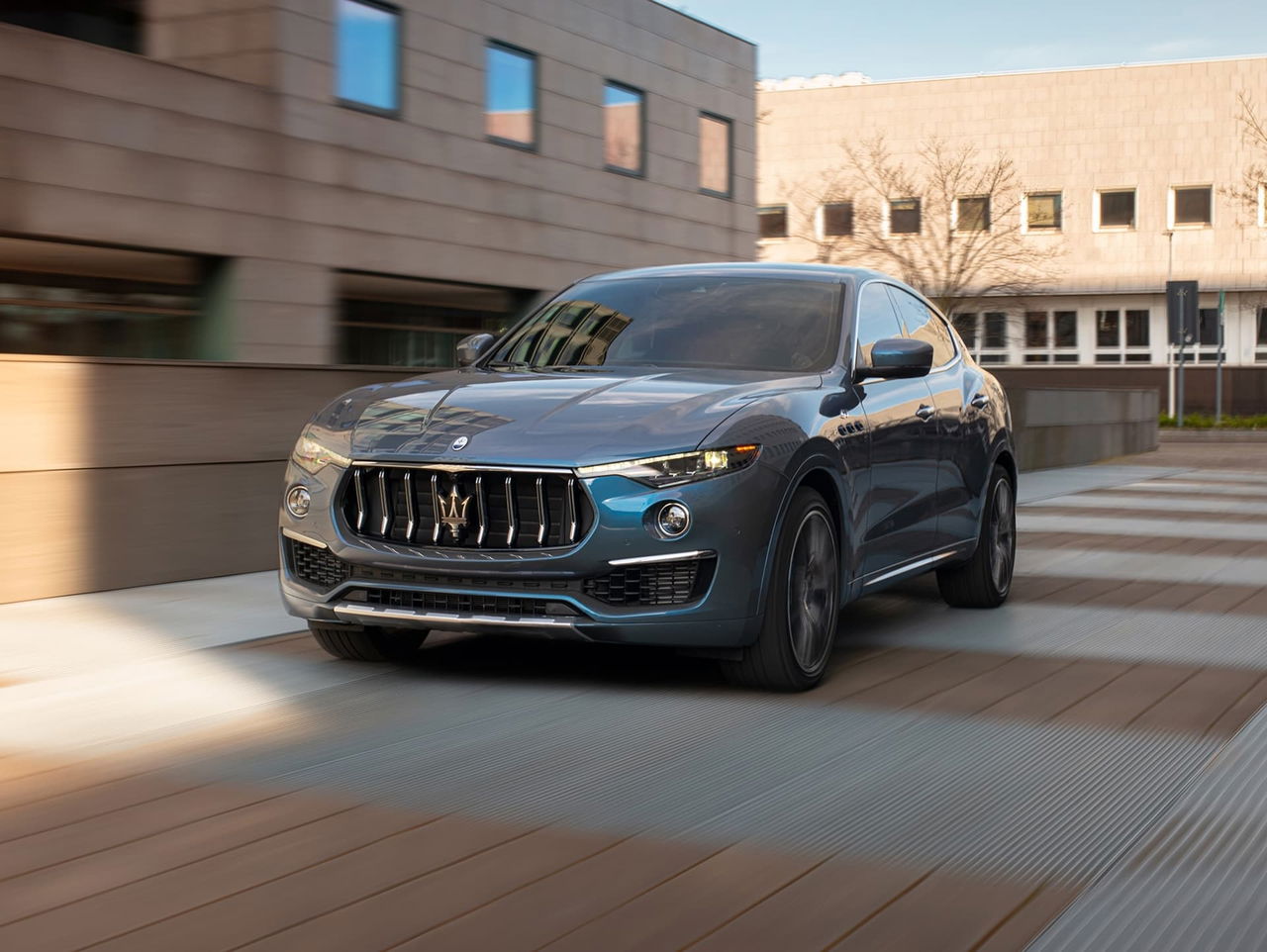 Maserati Levante Hybrid 2021 0421 Frontal Movimiento 034