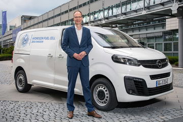 Michael Lohscheller Mit Dem Opel Vivaro Mit Wasserstoffantrieb