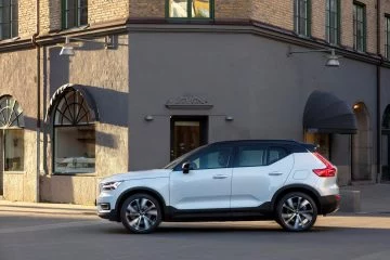 Volvo Xc40 Recharge P8 Awd In Glacier Silver