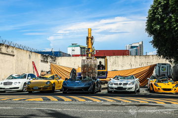 Filipinas Destruye 21 Coches Lujo 07