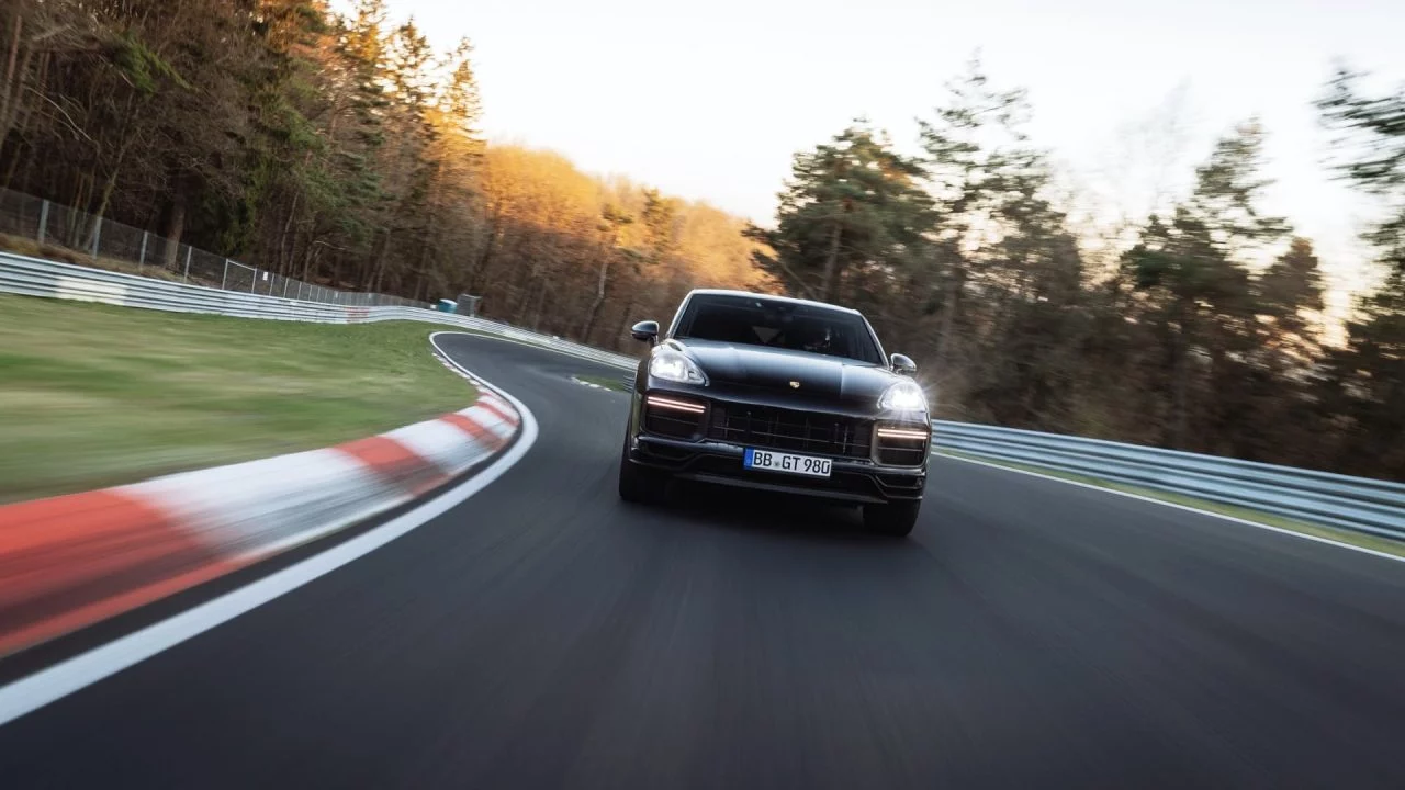 Record Nurburgring Porsche Cayenne 02