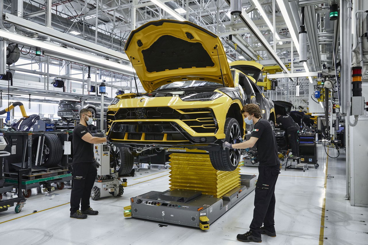 Lamborghini Urus 15000 Uds 2