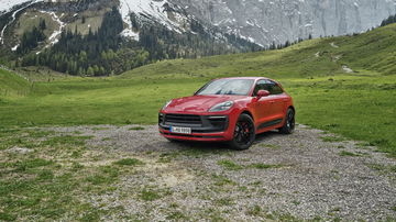 Porsche Macan GTS en su hábitat natural, combinando estilo y rendimiento.