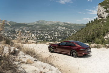 Porsche Panamera Turbo S E Hybrid Sport Turismo Cereza Metalizado 4