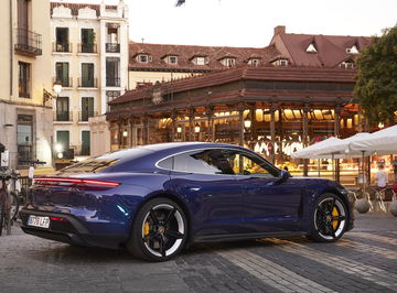 Porsche Taycan Azul Gentian 6