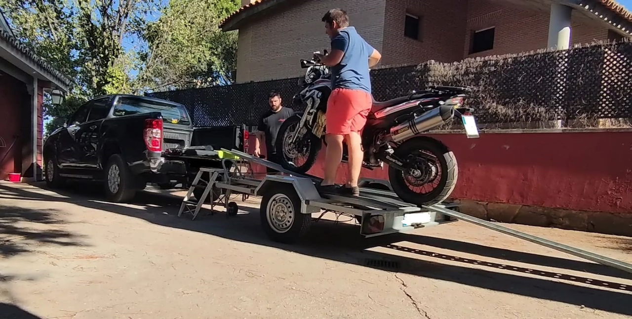 Subiendo Moto A Pick Up