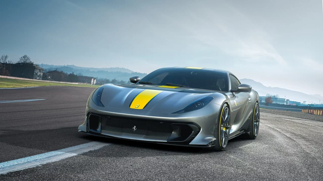 Ferrari Lamborghini Moratoria Europa 2035 812 Superfast V12