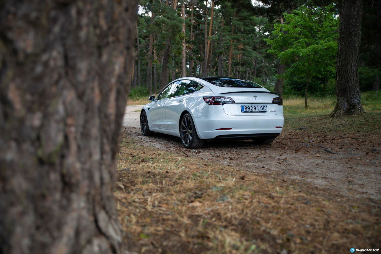 Tesla Model 3 Oferta Septiembre 2021 Exterior 01 Trasera