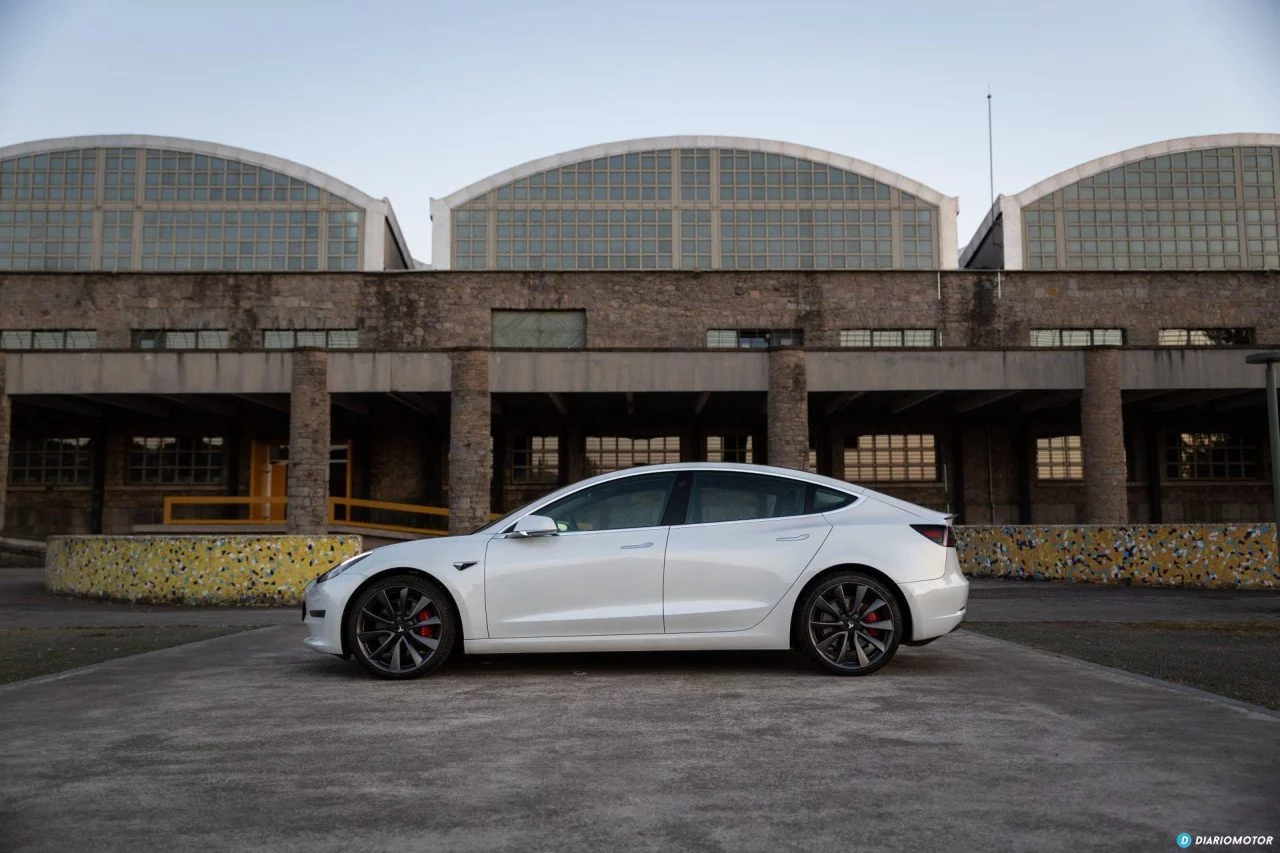 Tesla Model 3 Oferta Septiembre 2021 Exterior 02 Lateral