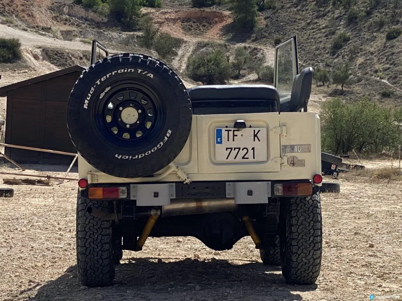 Toyota Land Cruiser Bj40 Trasera 