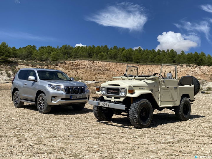 Toyota Land Cruiser Bj40 Vs Moderno 