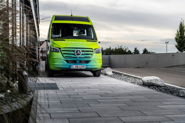 Der Neue Mercedes Benz Sustaineer The New Mercedes Benz Sustaineer