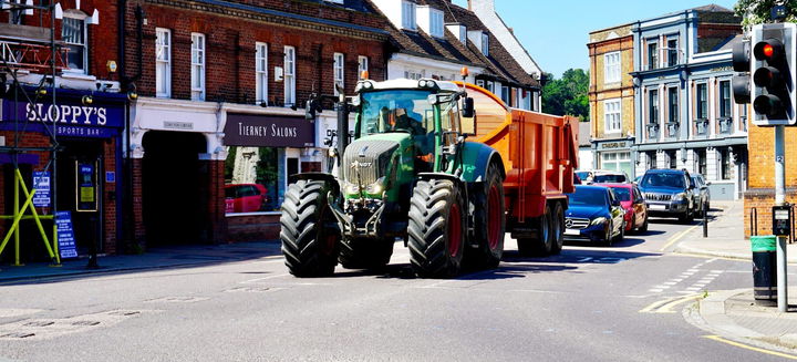 Adelantar Linea Continua Tractor Portada