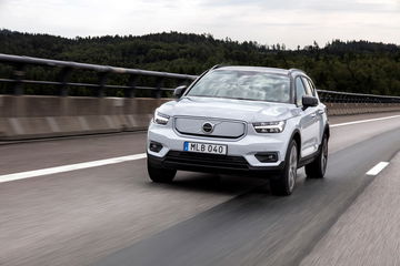 Volvo Xc40 Recharge P8 Awd In Glacier Silver