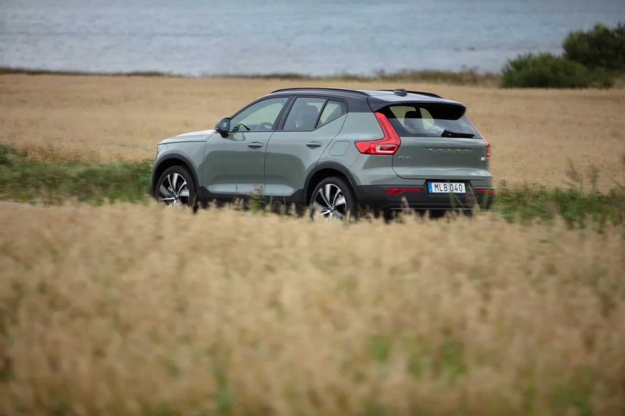 Volvo Xc40 Recharge P8 Awd In Sage Green