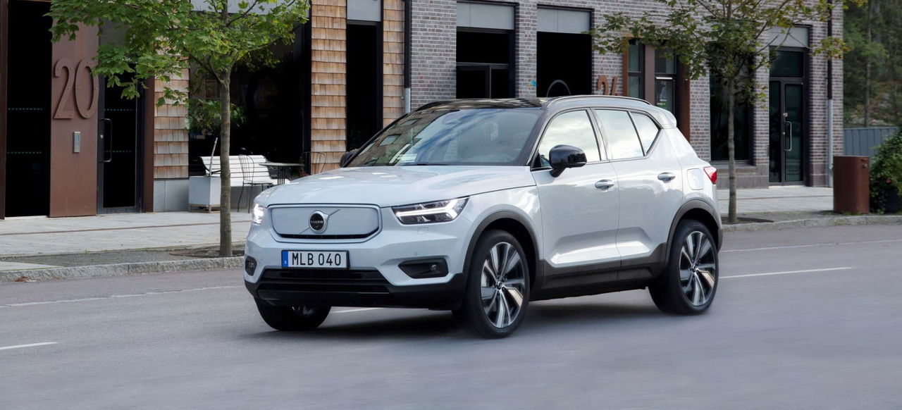 Volvo Xc40 Recharge P8 Awd In Glacier Silver