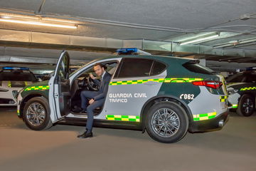 Alfa Romeo Stelvio Guardia Civil 1221 02