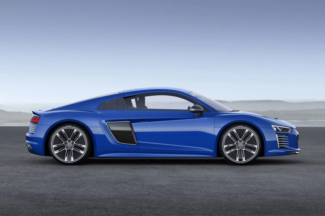 Audi R8 Etron 01