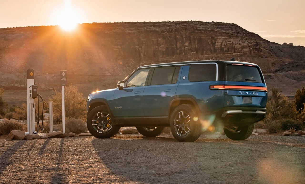 Rivian R1s 2022 11