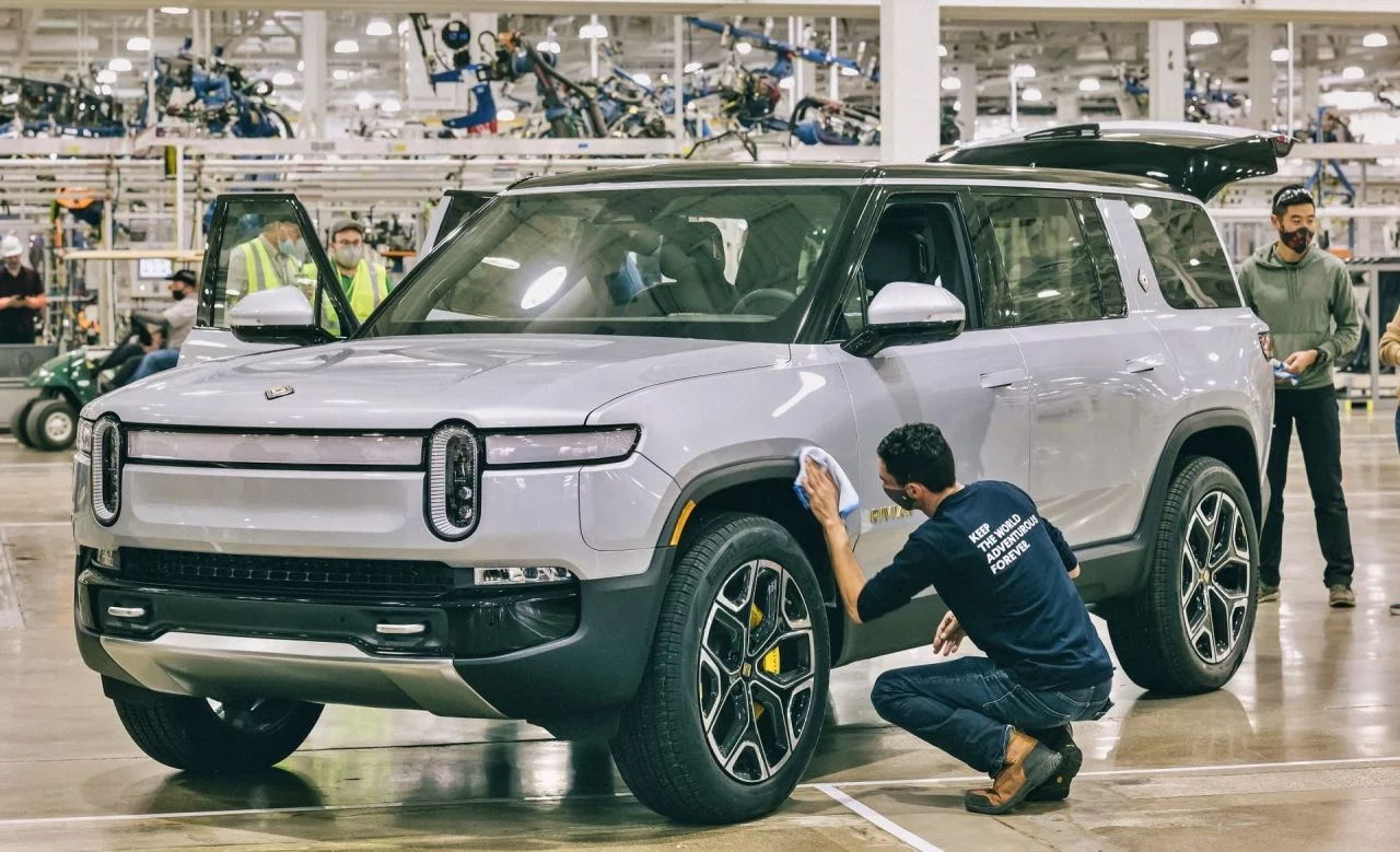 Rivian R1s 2022 17