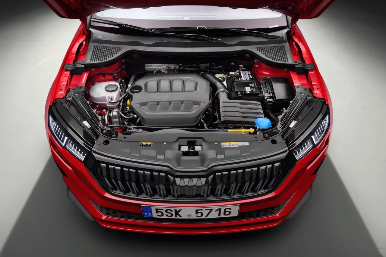 Skoda Karoq 2022 18 Exterior Motor Sportline Rojo