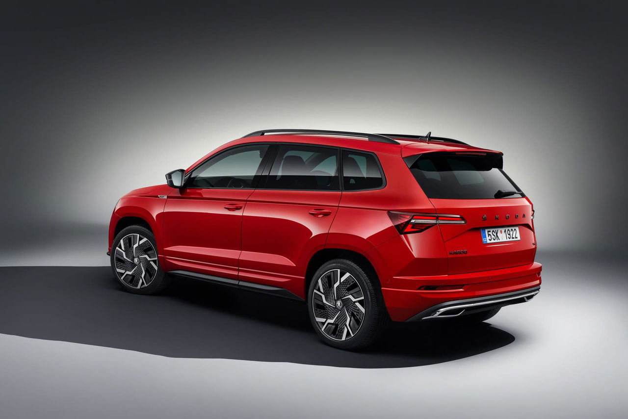 Skoda Karoq 2022 18 Exterior Trasera Sportline Rojo