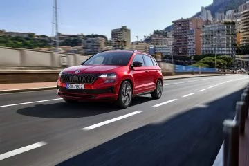 Skoda Karoq 2022 20 Exterior Frontal Sportline Rojo