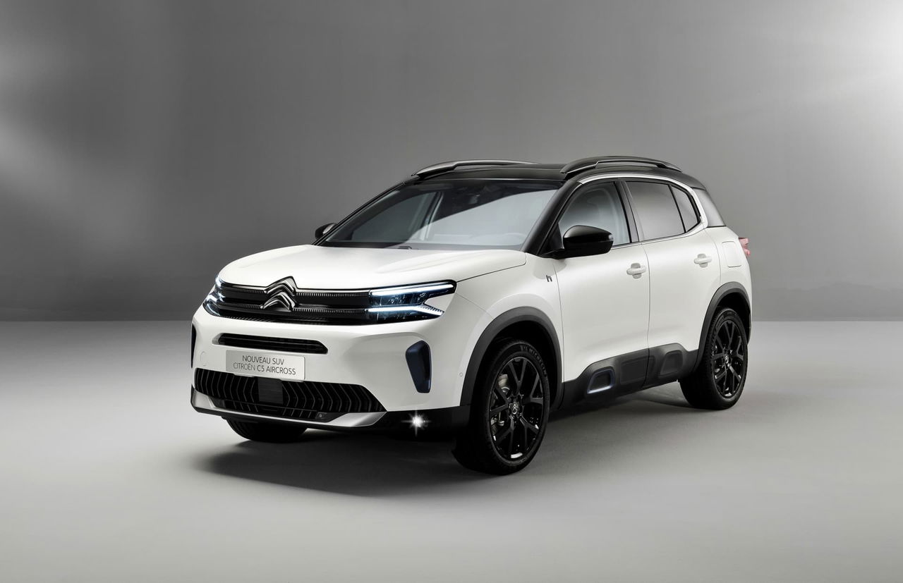 Vista delantera y lateral del Citroën C5 Aircross, destacando su diseño aerodinámico