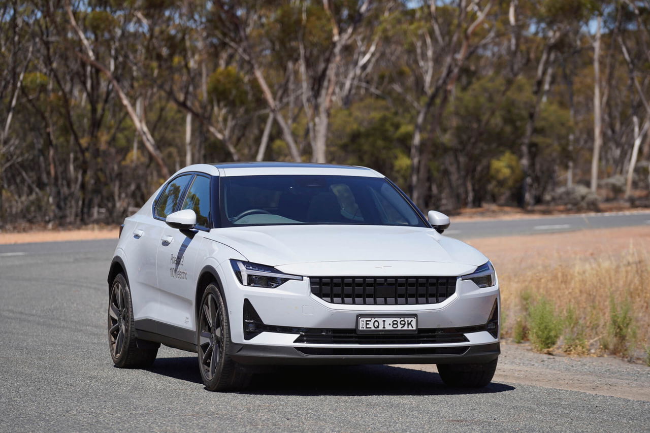 Polestar 2 Cargador Coche Electrico Aceite 01