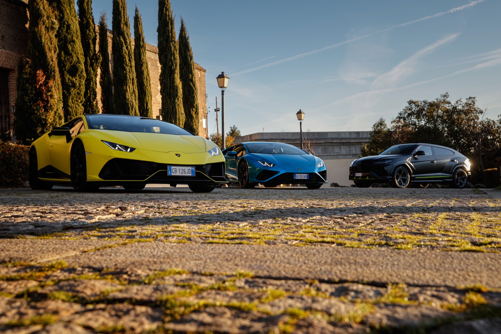 Cuánto cuesta tener un Lamborghini en España? Lo descubrimos a los mandos  de los Huracán y Urus | Diariomotor