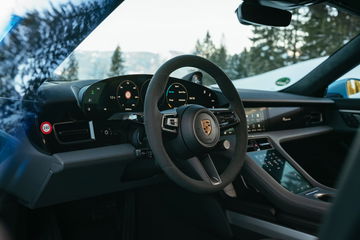 Interior Porsche Taycan 4s Sport Turismo Frozen Blue 15