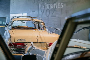 Vorne „adenauer“, Hinten Datenlabor: Mercedes Benz 300 Messwagen Von 1960 “adenauer” In The Front, Data Laboratory In The Rear: The Mercedes Benz 300 Measuring Car From 1960