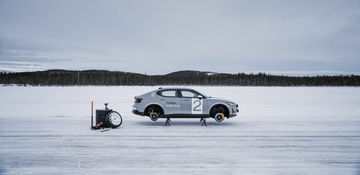 Polestar 2 Arctic Circle 24