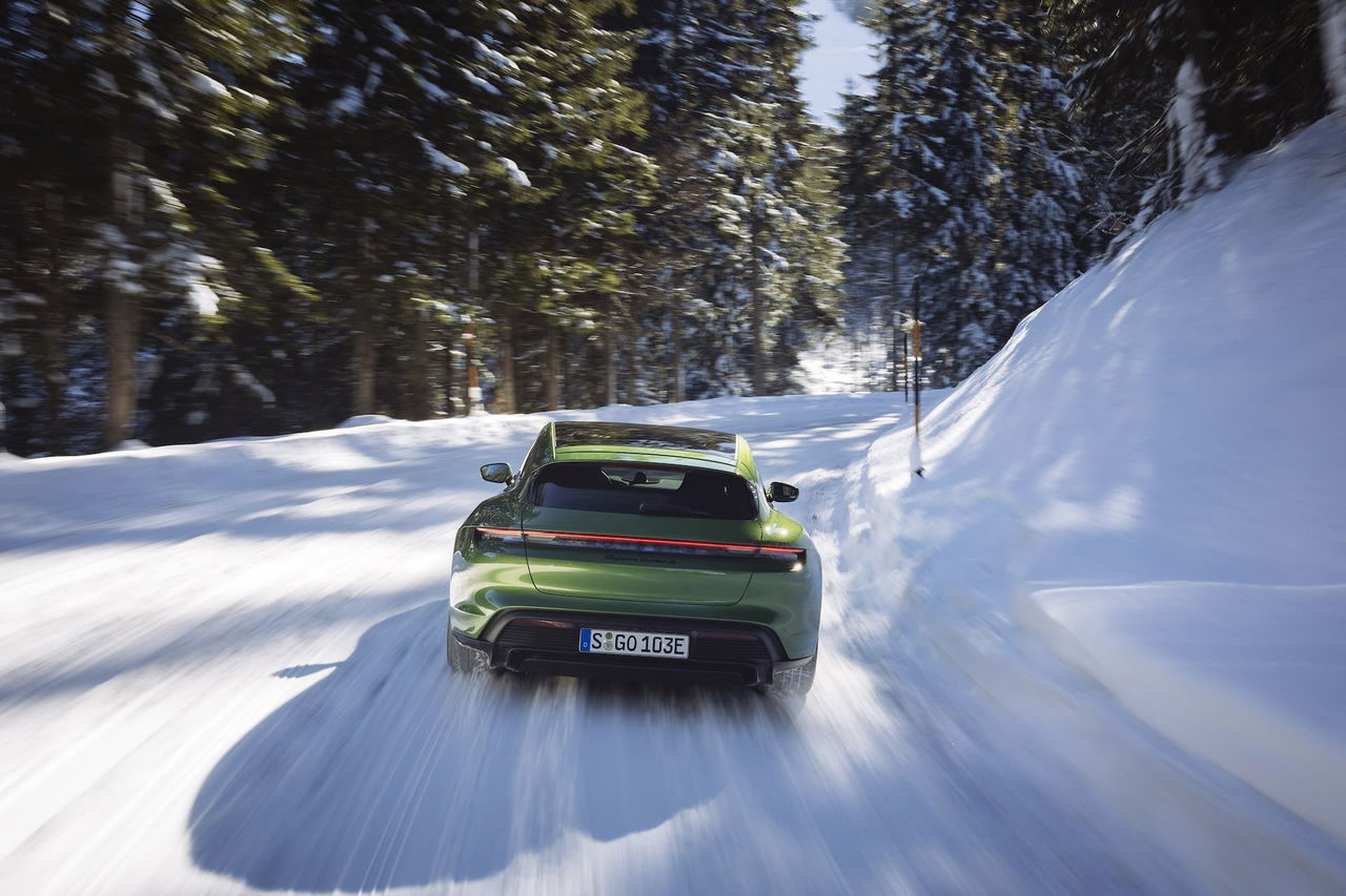 Prueba Porsche Taycan Turbo S Sport Turismo Mamba Green 12