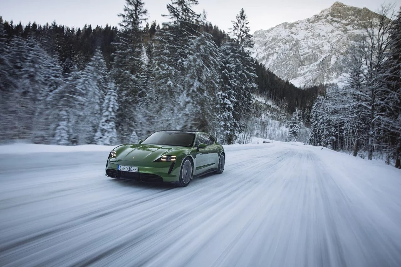 Prueba Porsche Taycan Turbo S Sport Turismo Mamba Green 6