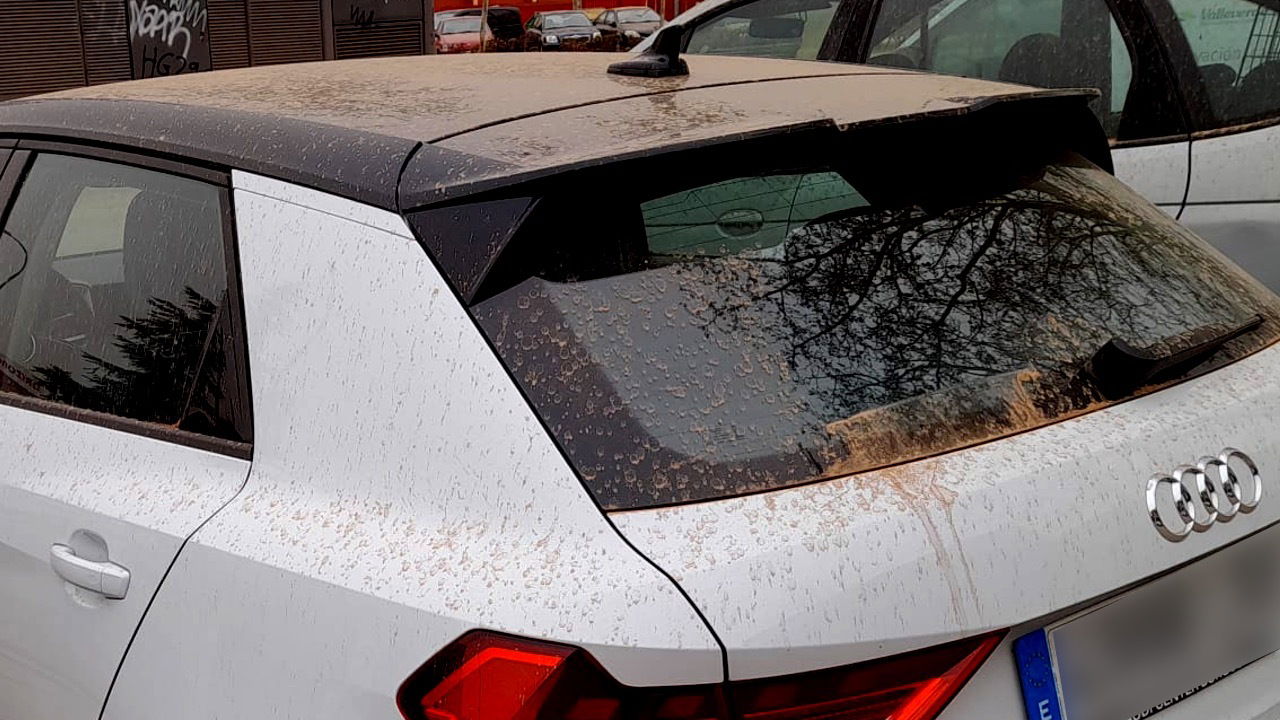 Audi Lleno De Tierra Lluvia Barro