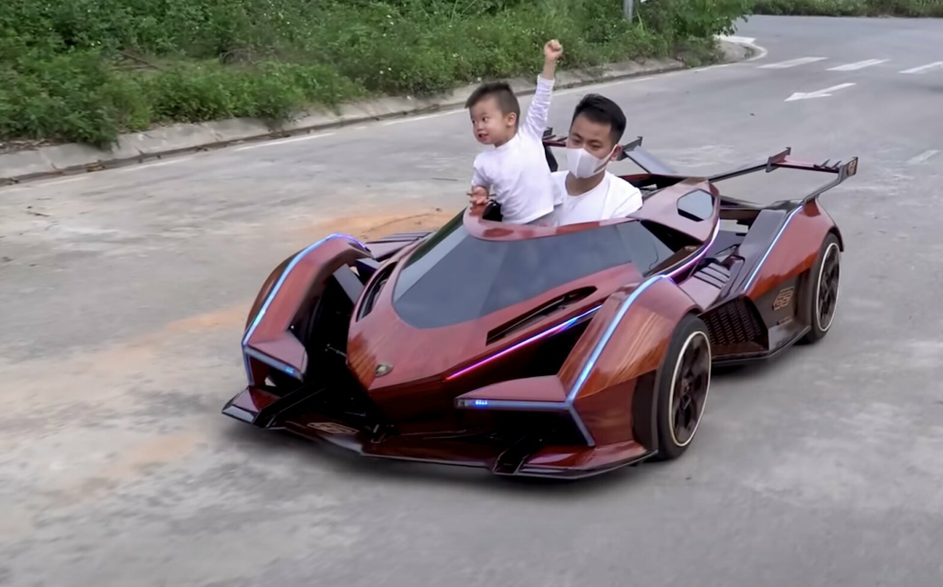 Cómo ser el mejor padre del año? Construyéndole a tu hijo un Lamborghini  V12 GT Vision de madera (+vídeo) | Diariomotor